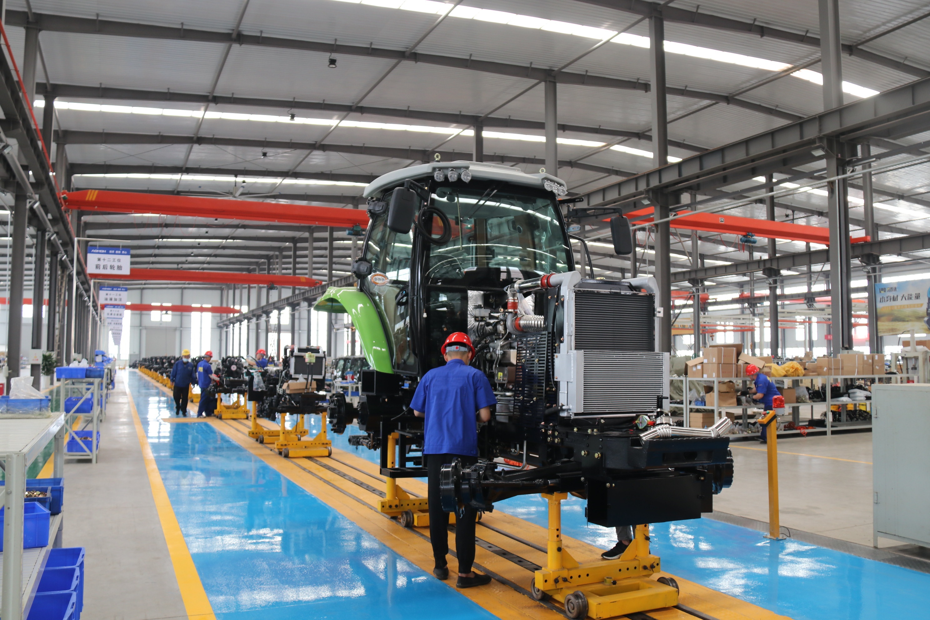 The Standardized Workshop for High-Horsepower Wheeled Tractors Has Officially Entered Production