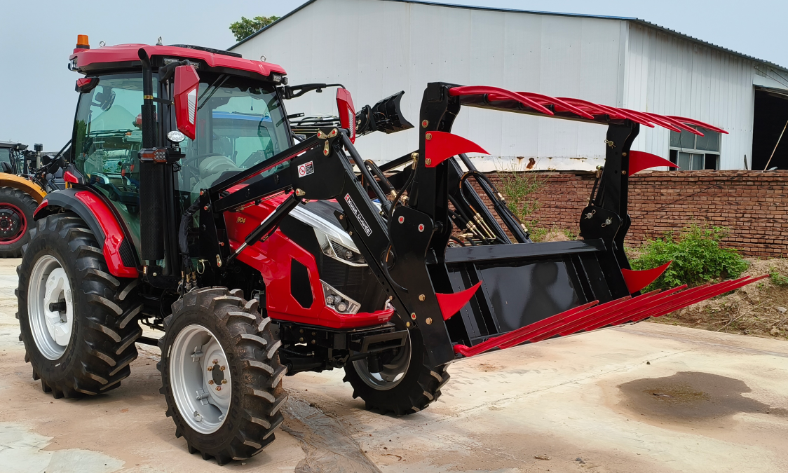 made in China Grass Fork installed in the tractor 